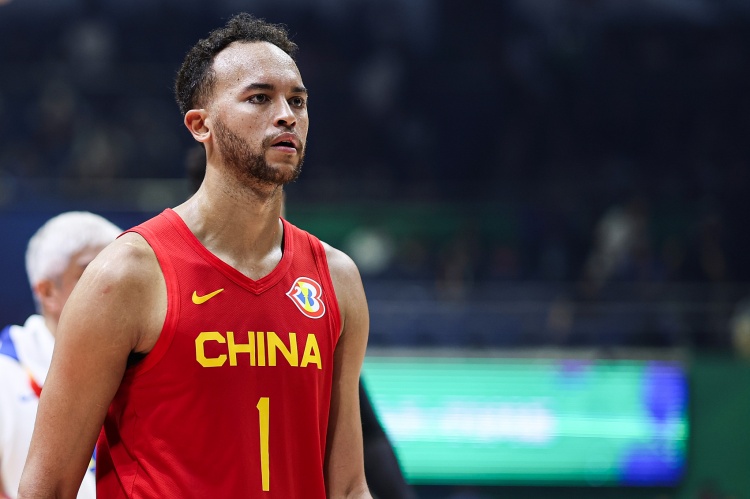 在姚明任期内 中国男篮完成了历史上第一次归化&成功引进李凯尔